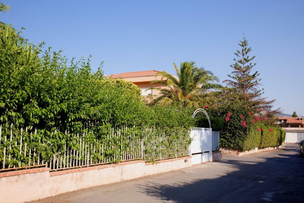 Siciliaiu Villa Мондело Екстериор снимка