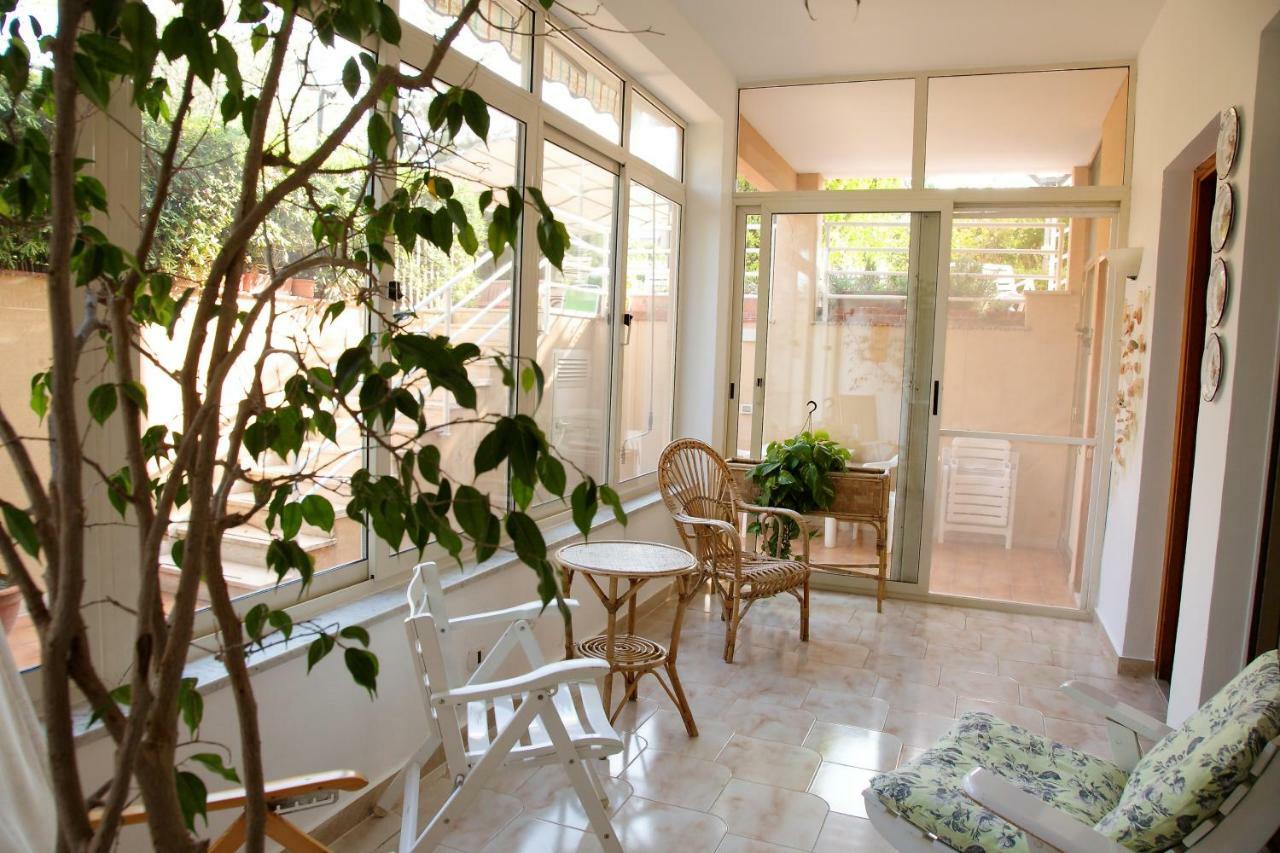Siciliaiu Villa Мондело Екстериор снимка